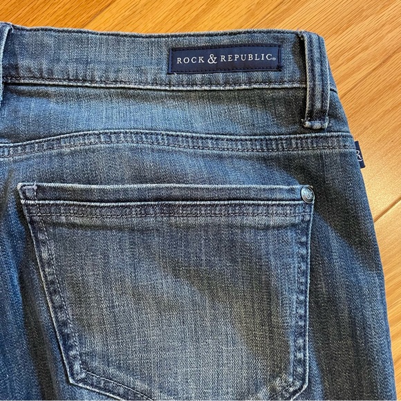Rock & Republic Cropped Distressed Jeans - Picture 9 of 10